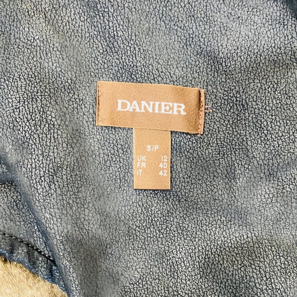 Shipskin Danier jacket with detachable hoody - Picture 3 of 3